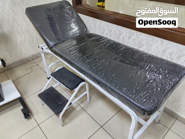 سرير فحص طبي بحالة ممتازة