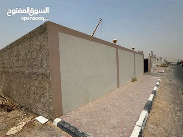 مستودع للبيع