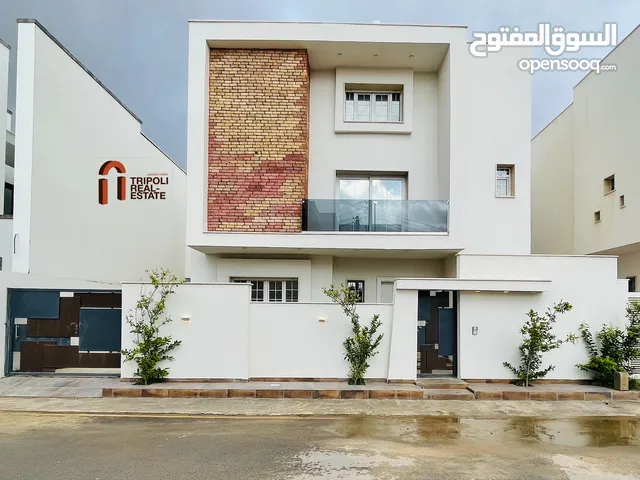 438 m2 5 Bedrooms Villa for Sale in Tripoli Al-Serraj