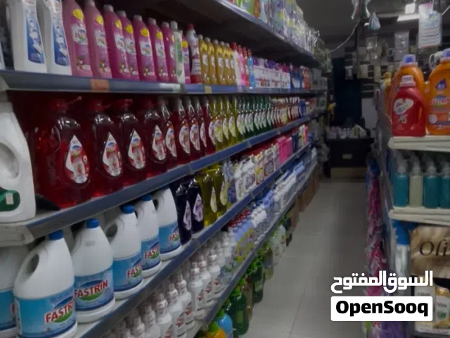 رفوف حائط + وسط مرتبات وبحالة الوكالة
