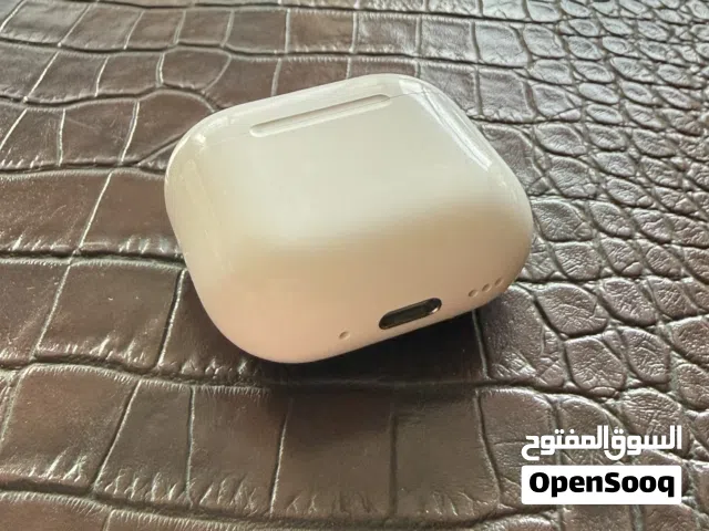 Airpods 4 نظام عزل الضوضاء
