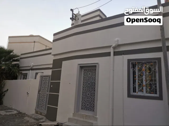 بيت تم عمل صيانة شاملة مع إمكانية السكن أو تأجيره من قبل الشاري.