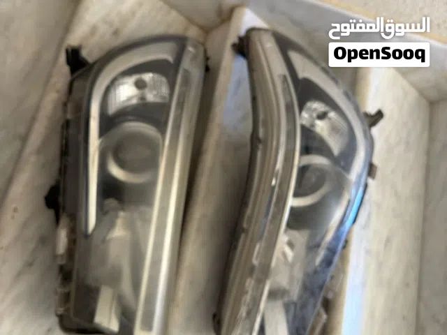للبيع طقم أضوية أمامية أصلية تويوتا هايلوكس 2020 LED الاصلي مختوم شركة