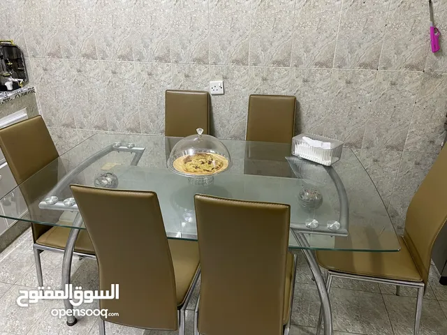 طاولة نظيفه