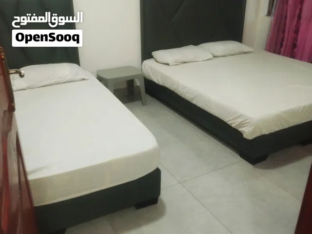 شقق وغرف فندقيه ومفروشه في السوق قريب من البحر وجميع الخدمات