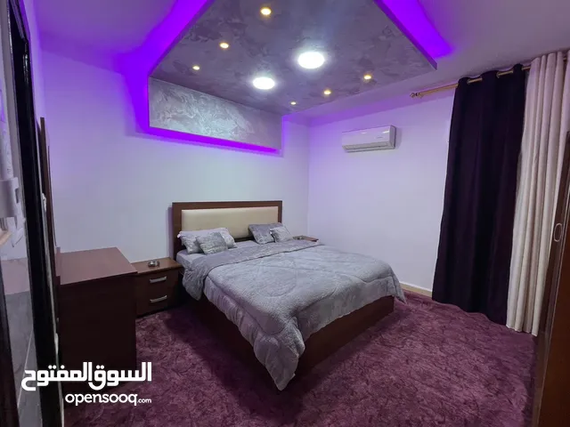 شقق مفروشه بالكامل كبيره وصغيره نظافه مميزه للايجار خلف مركز الحسين للسرطان / الجامعه الاردنيه
