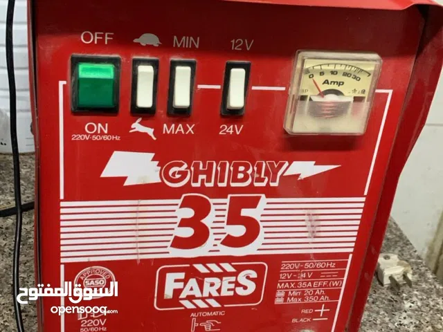 شاحن بطاريات السيارات واي بطاريه عندك