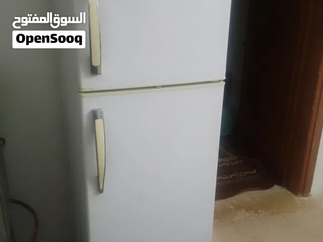 ثلاجة مستعملة للبيع بحاجة الى ماتور