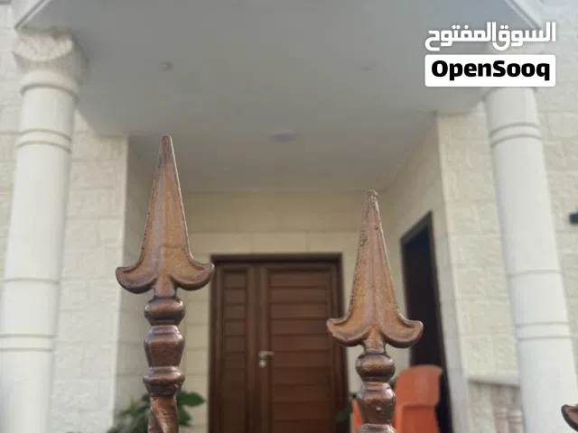 250 m2 3 Bedrooms Townhouse for Sale in Amman Tabarboor