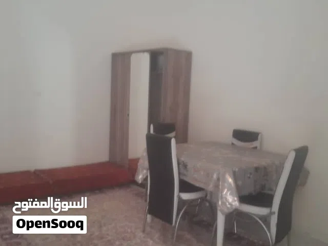 لاجار شقة ارضية صغيرة مفروشة لعازب عؤن فبل النصب التدكاري قريبة لريس