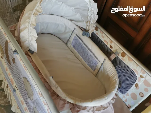 تخت بيبي للبيع مع كارسيت