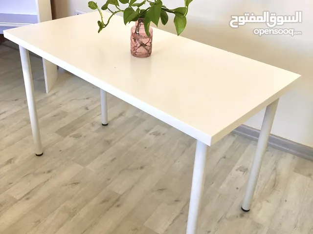 طاولة لون ابيض للمكتب للمطبخ او التلفزيون