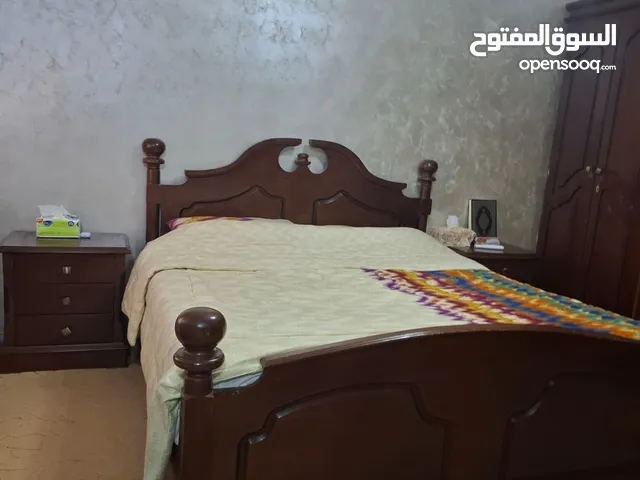غرفة نوم كاملة بحالة ممتازة
