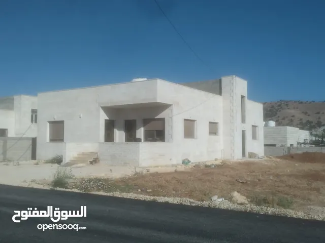منزل مستقل في قرية ابو نصير قرب مفروشات شهوان