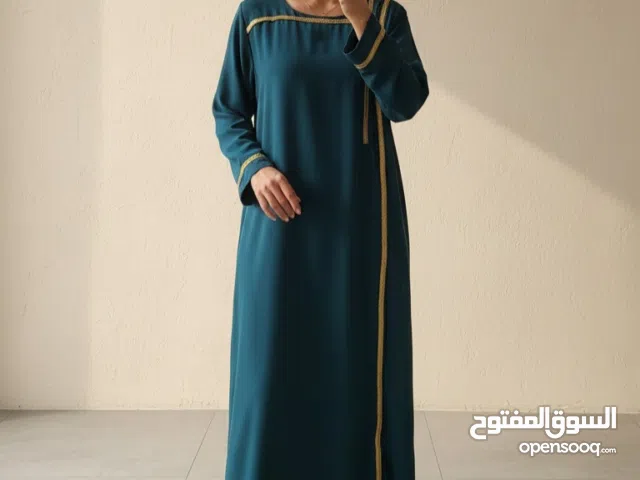 فستان نسائي كاجوال طويل (جلابية) – بلمسات ذهبية وتصميم أنيق