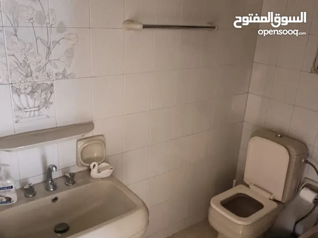 شقة فارغة - الجبيهة - 3نوم1ماستر - ارضية - حديقة