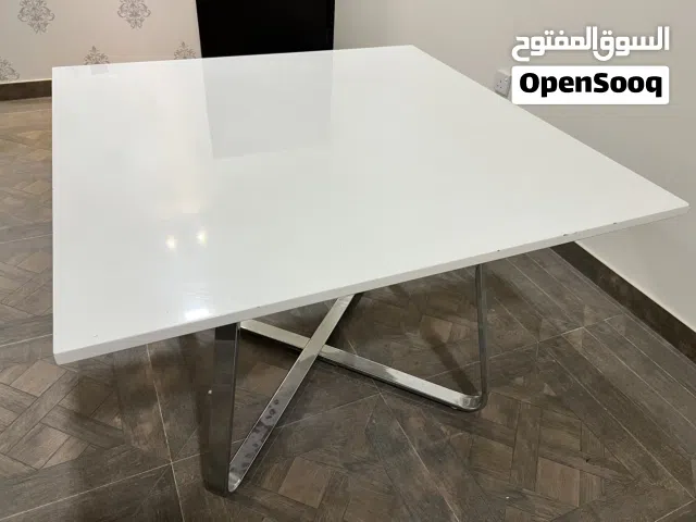 طاولة طعام Modern dining table