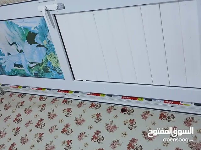 باب حمام عدد 2 استعمال قليل اريد ابيعها لان ورا ترميم سيراميك ما صارت للباب