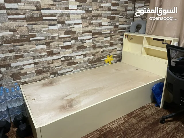 تخت استعمال خفيف جدا بسعر 60 الموقع الهاشمي الشمالي