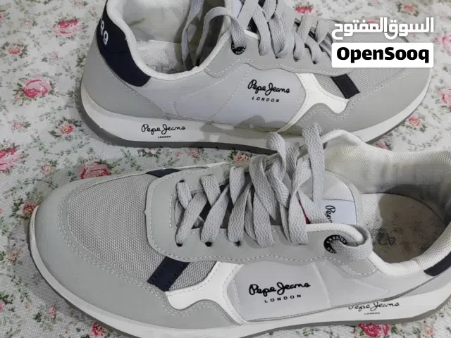 أحذية براندات بحالة ممتازة