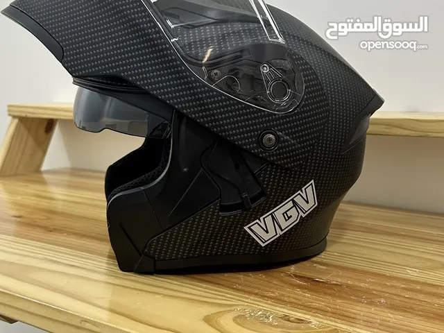 خوذة كربون فايبر من شركة VGV