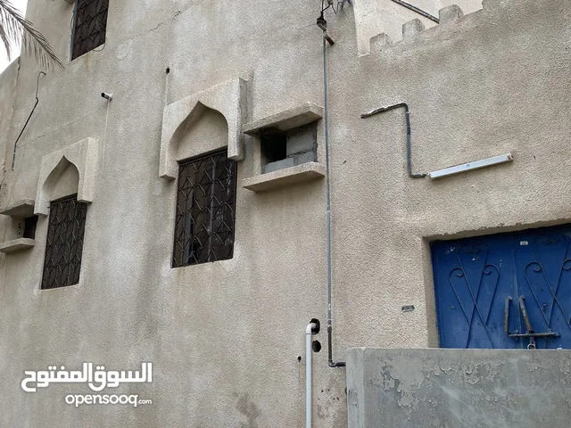 منزل للبيع في محله العجم من الطراز القديم وبسعر مناسب بلقرب من جامع الشراه