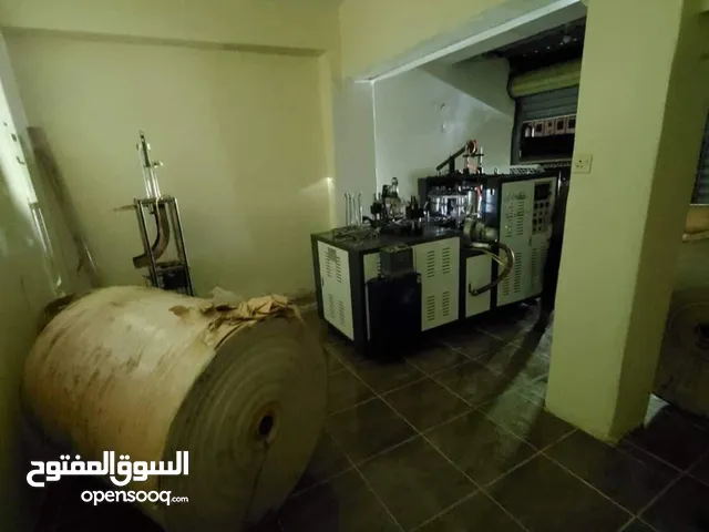 الة تصنيع اكواب مع مواد خام لصناعة الاكواب