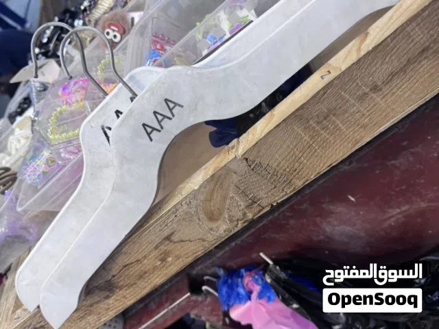 السلام عليكم تعلاك ملابس AAA. للبيع الكميه فوق 300 قطعه ونضيفات سعر السيت 6 الاف دينار