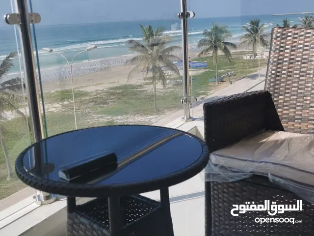 شقة للإيجار مطلة على البحر مباشرة في كورنيش طاقة