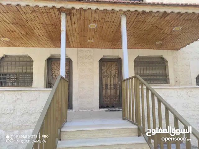 163 m2 4 Bedrooms Apartments for Sale in Al Karak Al-Marj