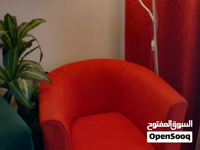 كرسي احمر بحاله ممتازة 5دك