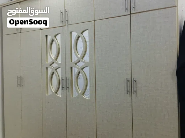 خزانه ملابس خشبيه ب 70 ريال