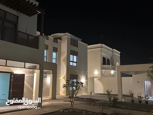 ستديوها مساحه كبير مطبخ وحمام وشقه غرفه وصاله الماي والكهرباء على حساب المالك