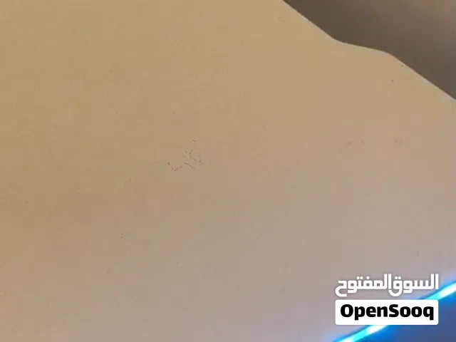 سلوى- للبيع طاولة كبيوتر نطيفه