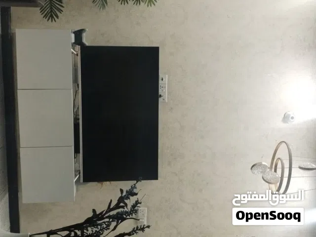 ميز تلفزيون تعليك