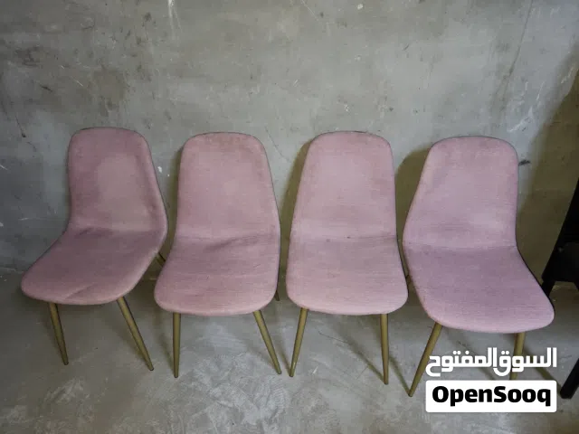 كراسي وطاولات
