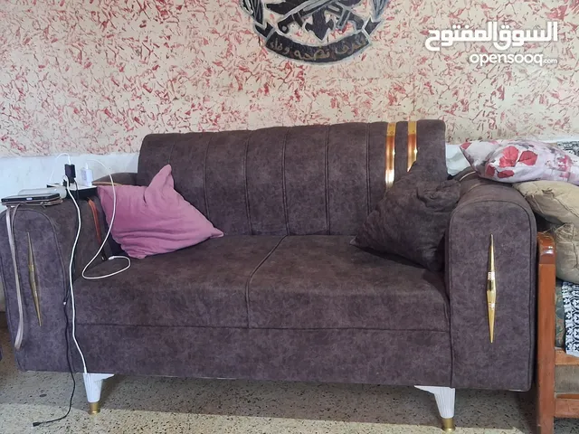 غرفة جلوس زاويه مع واحده وسط