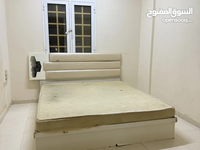 سريرين كينج + مرتبة لكل سرير بحالة ممتازة للبيع