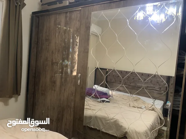 غرفه نوم كامله بحاله ممتازه للبيع لدواعي السفر استخدام خفيف