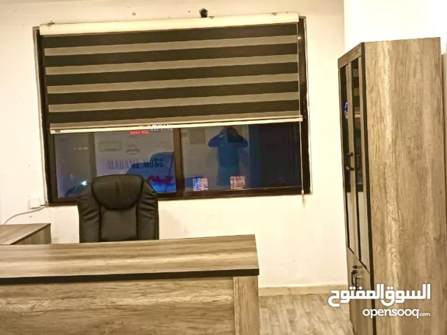 مكتب مفروش Super في شارع الجاردنز