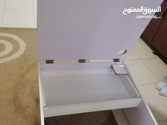 طاولة مكتبية للبيع