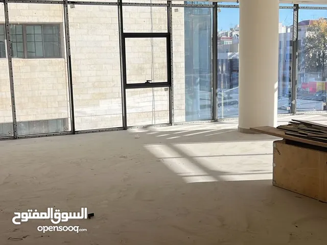 مكتب تجاري فاخر جدا للبيع في أفضل مواقع عبدون