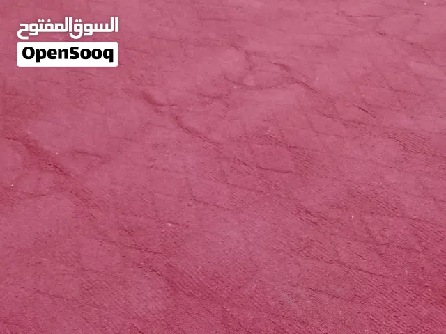 موكيت لون خمري للبيع