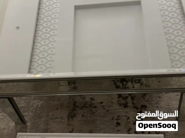 طاولات وسط وخدمة