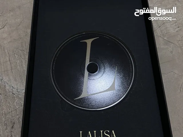 البوم بلاكبينك ليسا(LALISA) بحالة جديدة مع بوستر من جهتين وفوتوكارد اصلية  وبوستكارد وphoto book