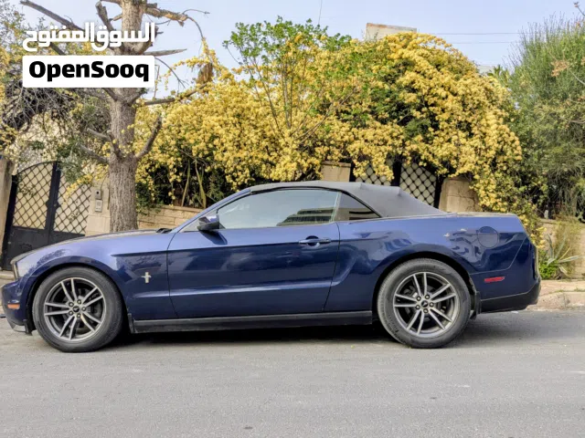 2011 فورد موستانج V6