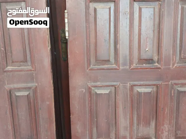 باب خشب متين