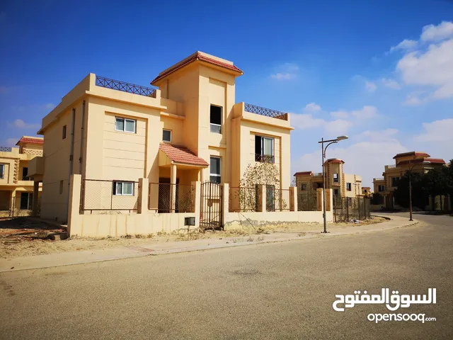 360 m2 5 Bedrooms Villa for Sale in Kuwait City Other