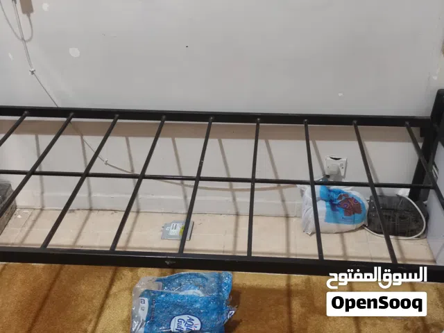 سرير حديد فرد واحد