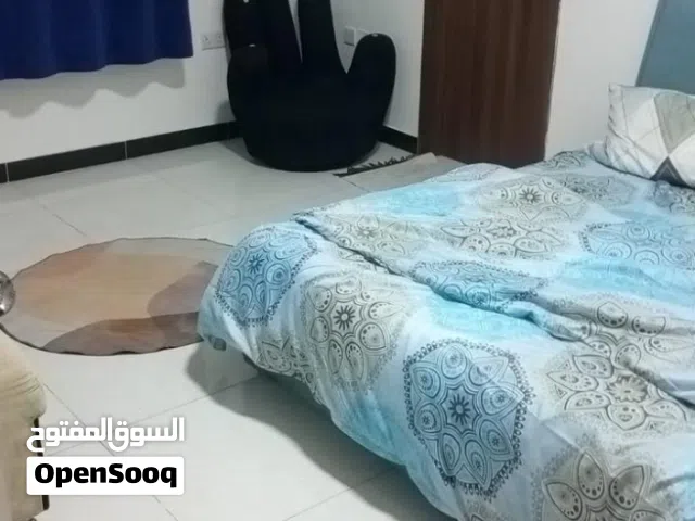 سلام عليكم ورحمة متوفر لدينا غرفه للإيجار با الساعات ساعتين ب 5 ريال الي حاب يجي يتواصل ع رقم (98039